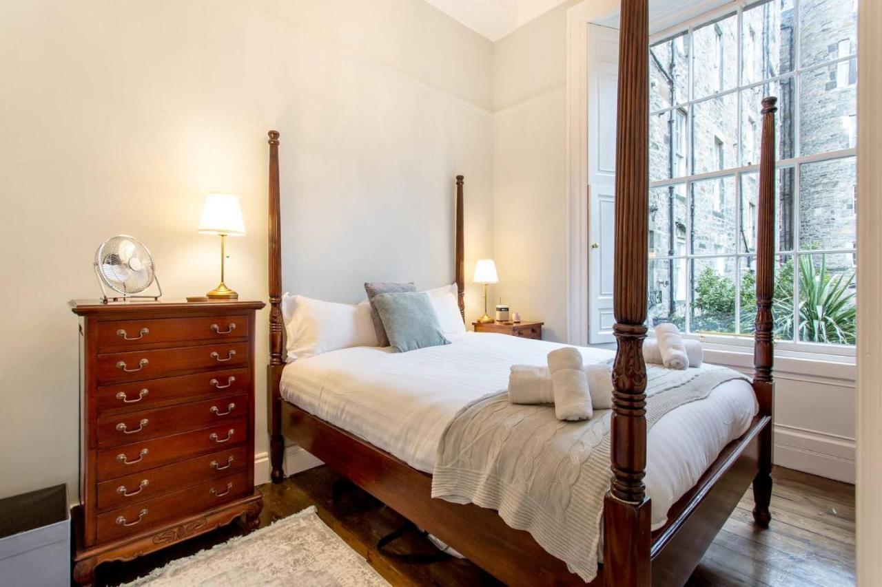 Joivy Converted Flat In Historic Building In New Town 에든버러 외부 사진