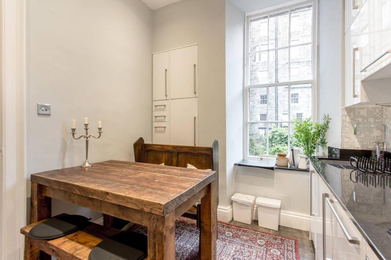 Joivy Converted Flat In Historic Building In New Town 에든버러 외부 사진